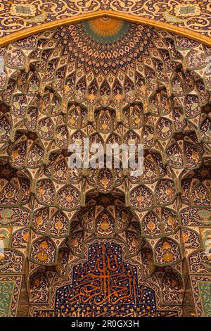 Détails complexes sur le mur à l'intérieur, musalla Grande Mosquée Sultan Qaboos, Muscat, Mascate, Oman, Péninsule Arabique Banque D'Images