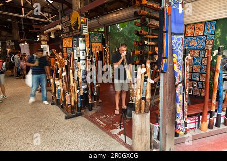 Didgeridoo Shop, tourisme à Kuranda Markets, le nord du Queensland, Australie Banque D'Images