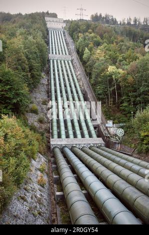 Tuyaux de la centrale hydroélectrique du lac Walchensee, Kochel am See, Bad Toelz, Bavière, Allemagne Banque D'Images