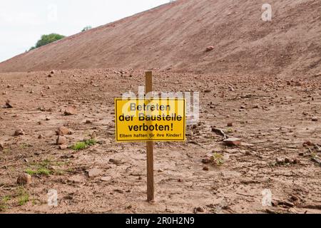 Panneau d'avertissement allemand, pas d'intrusion, chantier de construction le long de l'autoroute, Bavière, Allemagne Banque D'Images