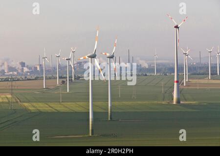 Antenne d'un parc éolien près de Salzgitter, puissance alternative, Basse-Saxe, Allemagne Banque D'Images