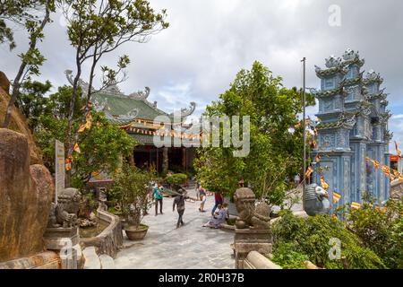 Bà Nà Hills, Vietnam - 22 août 2018 : la Pagode Linh Ung dans les collines Bà Nà, près de Da Nang, Vietnam. Les collines Bà Nà sont situées dans la montagne du fils Truong Banque D'Images