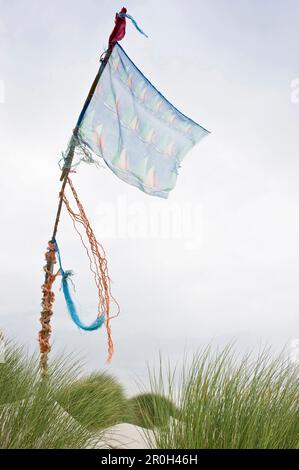 Drapeau et dunes de sable près de Nebel, Amrum, îles de la Frise du Nord, Schleswig-Holstein, Allemagne Banque D'Images