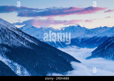 Lauchernalp dans l'incandescence, Bishorn, Weisshorn et Dent Blanche en arrière-plan, Canton du Valais, Valais, Suisse, Europe Banque D'Images