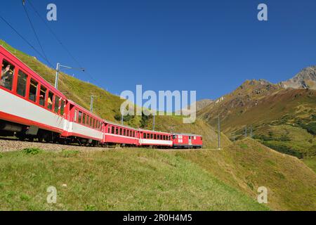 Chemin de fer Matterhorn Gotthard, col Oberalp, Andermatt, Uri, chemin de fer rhétien classé au patrimoine mondial de l'UNESCO, chemin de fer rhétien, Suisse Banque D'Images