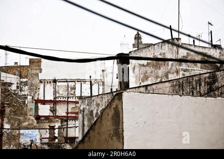 Vue sur les toits de Cadix, port de mer sur l'océan atlantique, de la région de Cadix, Andalousie, Espagne Banque D'Images