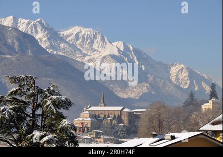Château de Châtillon, Vallée d'Aoste, Italie Banque D'Images