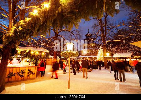 Marché de Noël à la Tour Chinoise, jardin anglais, Munich, Bavière, Allemagne Banque D'Images