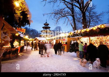 Marché de Noël à la Tour Chinoise, jardin anglais, Munich, Bavière, Allemagne Banque D'Images