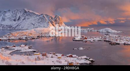 Vue de la Reine dans la lumière du matin, Lilandstinden, Moskenesoya, Lofoten, Nordland, Norvège Banque D'Images