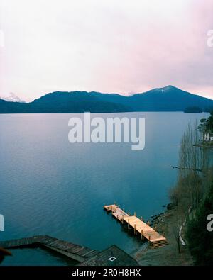 L'ARGENTINE, jetée en bois sur le lac Nahuel Huapi Banque D'Images