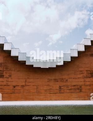 L'ESPAGNE, La Rioja, l'extérieur de l'Ysios Winery conçue par Santiago Calatrava. Banque D'Images