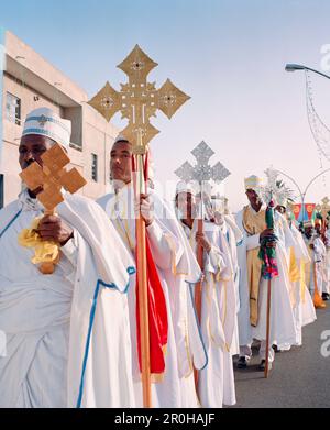 ERYTHRÉE, Asmara, la jeunesse érythréenne rend hommage à leur liberté lors des célébrations du jour de l'indépendance, avenue de la libération Banque D'Images