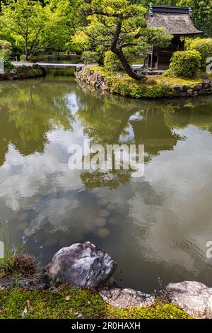 Eiho-ji est un temple bouddhiste Zen Rinzai à Tajimi, Gifu, qui a été créé en 1313. Le temple est un monastère connu pour son jardin d'étang avec un fabulo Banque D'Images