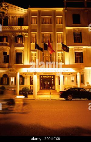 VIETNAM, Hanoi, Le Sofitel Metropole Hotel, une vue de l'entrée de l'hôtel de l'autre côté de la rue Banque D'Images