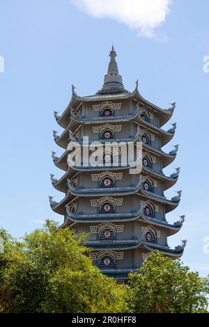 Tour des reliques dans la pagode Linh Ung au sommet de la montagne son Tra. Banque D'Images