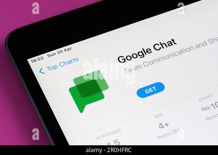 Application Google Chat affichée dans l'App Store sur l'écran de l'ipad. Mise au point sélective. Stafford, Royaume-Uni, 6 mai 2023 Banque D'Images