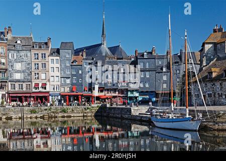 Vieux Bassin est la partie ancienne de l'administration portuaire, Honfleur, Basse-normandie, Normandie, France Banque D'Images