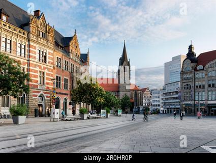 Bureau de poste principal, Kaufmannskirche und grand magasin Roemischer Kaiser, Anger, Erfurt, Thuringe, Allemagne Banque D'Images