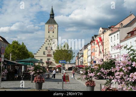 Place de la ville, Luitpoldplatz et ancienne mairie, Deggendorf, Bavarian Forest, Bavière, Allemagne Banque D'Images