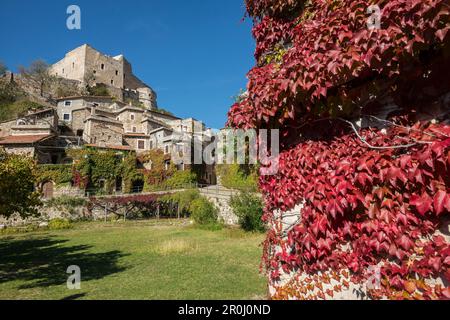 Castelvecchio di Rocca Barbena, province de Savone, Riviera Italienne, ligurie, italie Banque D'Images