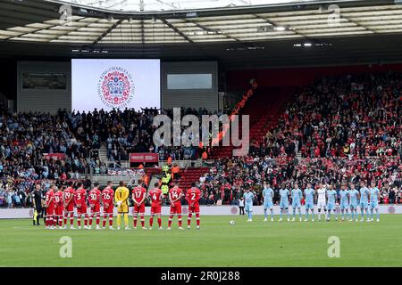 Middlesbrough, Royaume-Uni. 8th mai 2023.les deux équipes chantent l'hymne national lors du match du championnat Sky Bet entre Middlesbrough et Coventry City au stade Riverside, à Middlesbrough, le lundi 8th mai 2023. (Photo : Mark Fletcher | ACTUALITÉS MI) Credit: MI News & Sport /Alamy Live News Banque D'Images