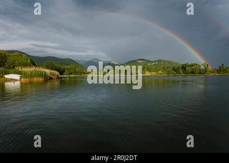 Arc-en-ciel sur Lago di Piediluco, lac, St. François d'Assise, via Francigena di San Francesco, St. Francis Way, province de Terni, Ombrie, Italie, Europ Banque D'Images