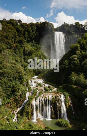 Cascade Cascata delle Marmore, plus haute cascade artificielle, romaine, près de Terni, vallée de la rivière Nera, Valnerina, St. François d'Assise, via Franci Banque D'Images