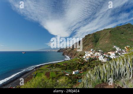 Vue de l'Igueste de San Andres à Santa Cruz et Teide montagne, Las Montanas de Anaga, réserve naturelle, Parque Rural de Anaga, côte, Atlantique Banque D'Images