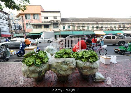 Fleurs de Lotus vendues au Pak Khlong Talat (marché aux fleurs) à Bangkok, en Thaïlande. Banque D'Images