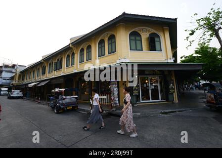 Anciens bâtiments rénovés sur Maha Rat Rd À Bangkok, Thaïlande. Banque D'Images