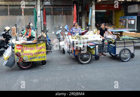 Vendeurs de cuisine de rue à Chinatown, Bangkok, Thaïlande. Banque D'Images