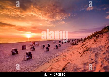 Coucher de soleil sur la mer, Westerland, l'île de Sylt, au nord de l'archipel Frison, Schleswig-Holstein, Allemagne Banque D'Images