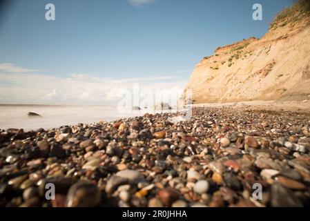 Galets sur la plage de Hohen Ufer entre Wustrow et Ahrenshoop, Fischland-Darss-Zingst, Parc national de la région du lagon de la Poméranie occidentale, Wustrow, A Banque D'Images