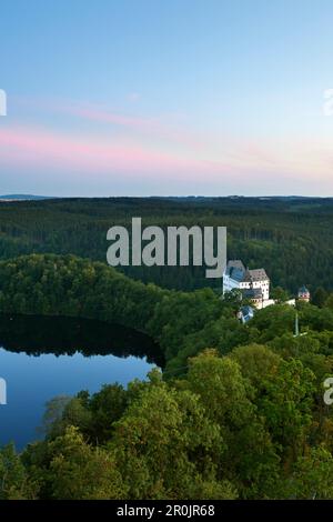 Barrage Saale près du château de Burgk, parc naturel Thueringer Schiefergebirge / Obere Saale, Thuringe, Allemagne Banque D'Images