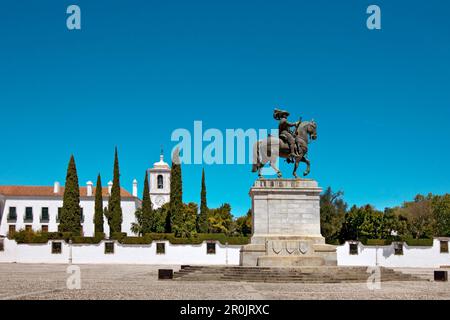 Palais avec statue équestre, Paco Ducal, Vila Vicosa, Alentejo, Portugal Banque D'Images