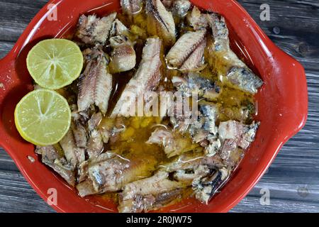 Conserves de sardines épicées dans l'huile végétale, ouverture facile, sardine poissons pilchards riches en nutriments, petit, gras poisson, une source d'acide gras oméga 3, fruits de mer Banque D'Images