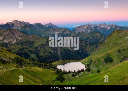 Lake, à Seealpsee, près de Nebelhorn Oberstdorf Allgaeu, Alpes, Allgaeu, Bavaria, Germany Banque D'Images