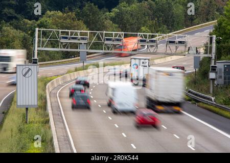 A 7, Autobahn allemand, automatique, panneaux électroniques de contrôle de la vitesse, portique de péage, autoroute, autoroute, autoroute, vitesse, limite de vitesse, trafic, infrast Banque D'Images