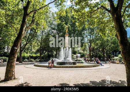 Les gens dans le Volkspark Schoeneberg-Wilmersdorf, Berlin, Allemagne Banque D'Images