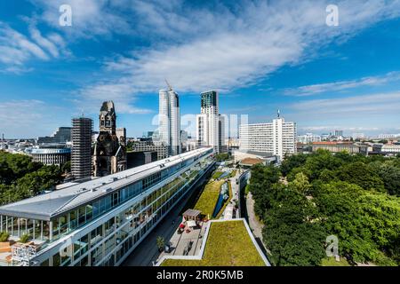 Vue sur Berlin avec le centre commercial bikini et l'église Gedaechchis et le bâtiment Waldorf Astoria, Berlin, Allemagne Banque D'Images