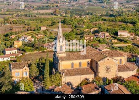 Vue en grand angle de la deuxième église plus récente de 18th C connue sous le nom de Bas Eglise, dans le village de Bonnieux dans la région du Luberon en Provence, France. Banque D'Images