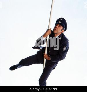 Nonstop Nonsens, Sketchreihe, Deutschland 1975 - 1980, Darsteller: Dieter Hallervorden in 'didi als Polizist', Deutschland 1979. Banque D'Images
