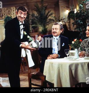 Nonstop Nonsens, Sketchreihe, Deutschland 1975 - 1980, Darsteller: Dieter Hallervorden als Kelnner mit Gast Kurt Schmidtchen Banque D'Images