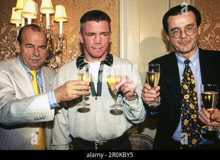 Boxpromotrice Wilfried Sauerland, Boxer Graciano Rocchigiani und Hans Mahr, österreichischer journaliste und Medienmanager, UM 1996. Banque D'Images