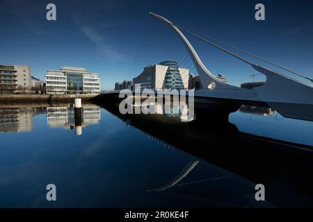 Pont Samuel Beckett traversant la rivière Liffey, Dublin, Irlande Banque D'Images