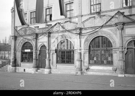 DAS Lucas-Cranach-Haus am Markt à Weimar, 1960.la Maison Lucas Cranach sur la place du marché de Weimar, 1960. Banque D'Images