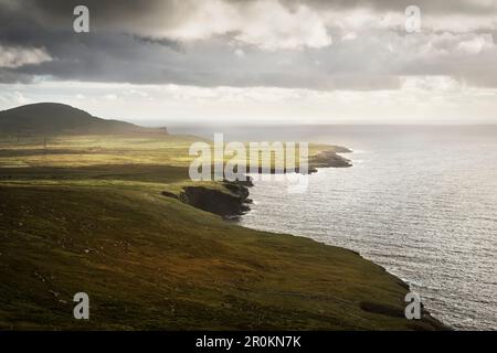 Côte illuminée spectaculaire à Bray Head, Bruff, Valentia Island, comté de Kerry, Irlande, Wild Atlantic Way, Europe Banque D'Images