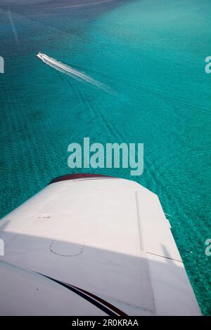 EXUMA, Bahamas. Une vue à partir d'un avion de l'eau autour de l'Exuma Islands. Banque D'Images