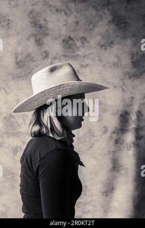 USA, Oregon, Enterprise, portrait de Cowgirl Adele Nash au Snyder Ranch situé entre Enterprise et Joseph dans le nord-est de l'Oregon Banque D'Images